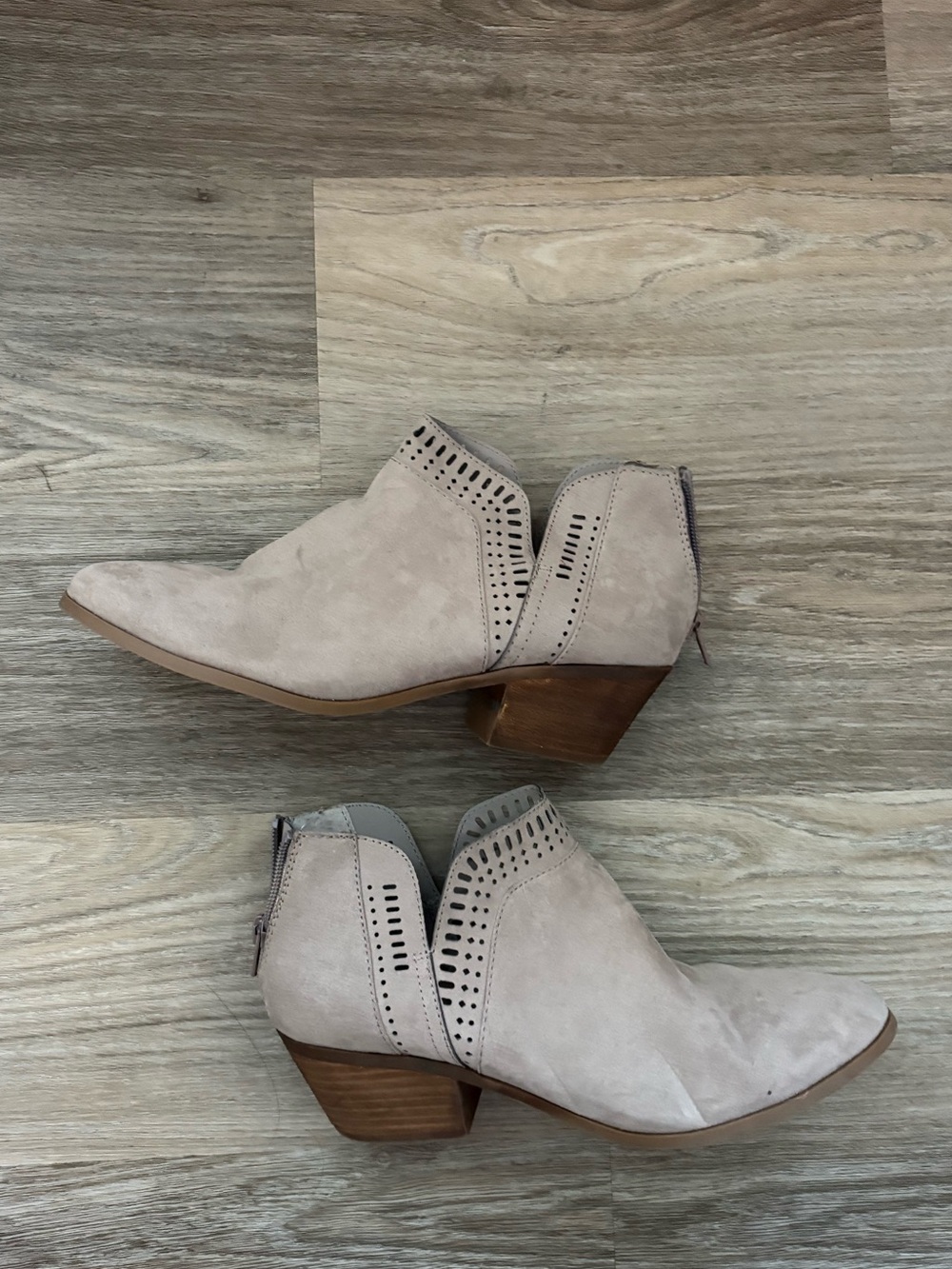 Carlos by Carlos Santana Billey Perforated Ankle Booties Light Doe Taupe Size 8